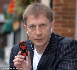 Illustration for article titled Apple Admits British Man Invented iPod in 1979, Uses Him to Win Patent Lawsuit